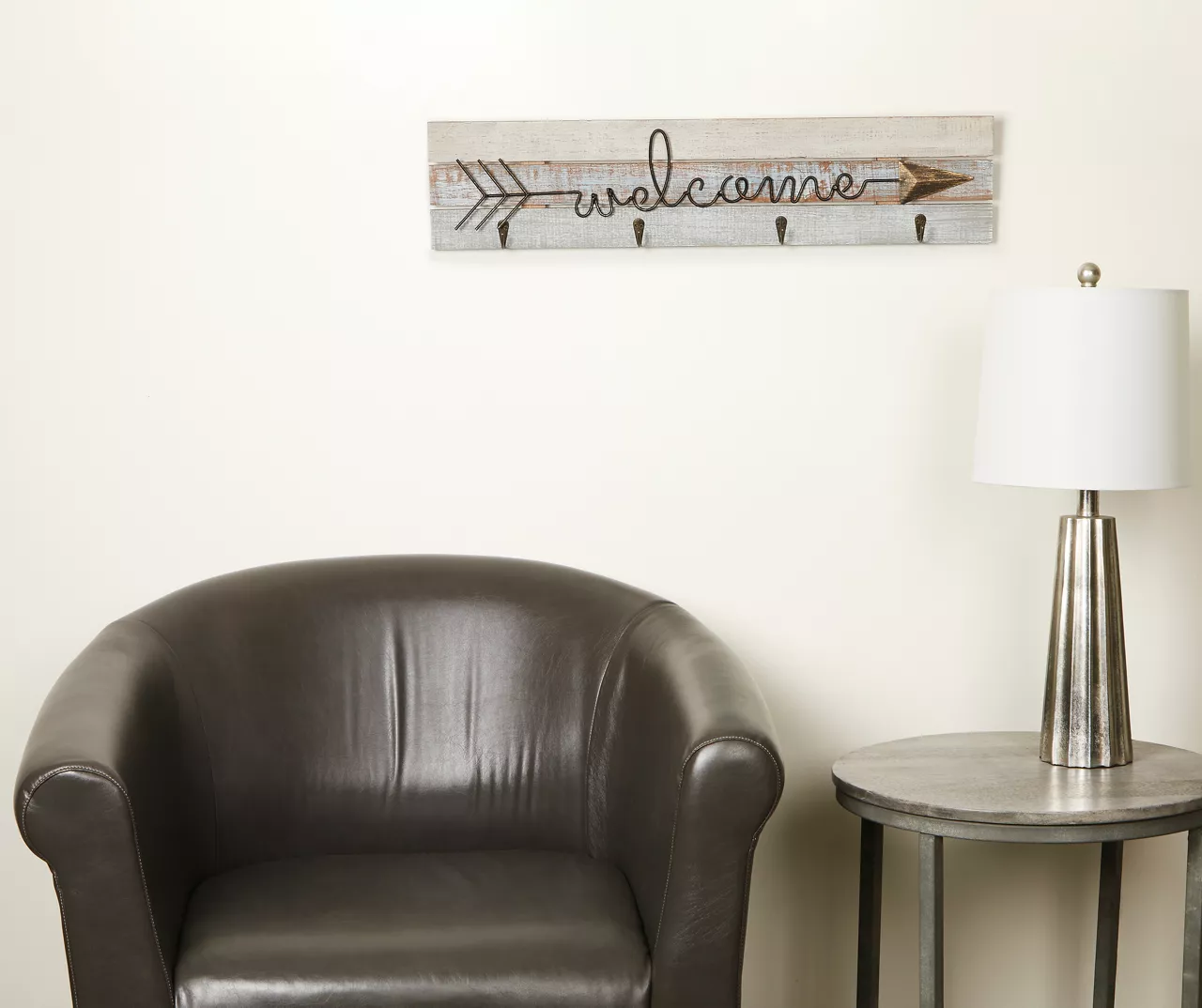 "Welcome" Arrow Sign With 4 Hooks - Image 3