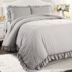 Reyna Comforter Set