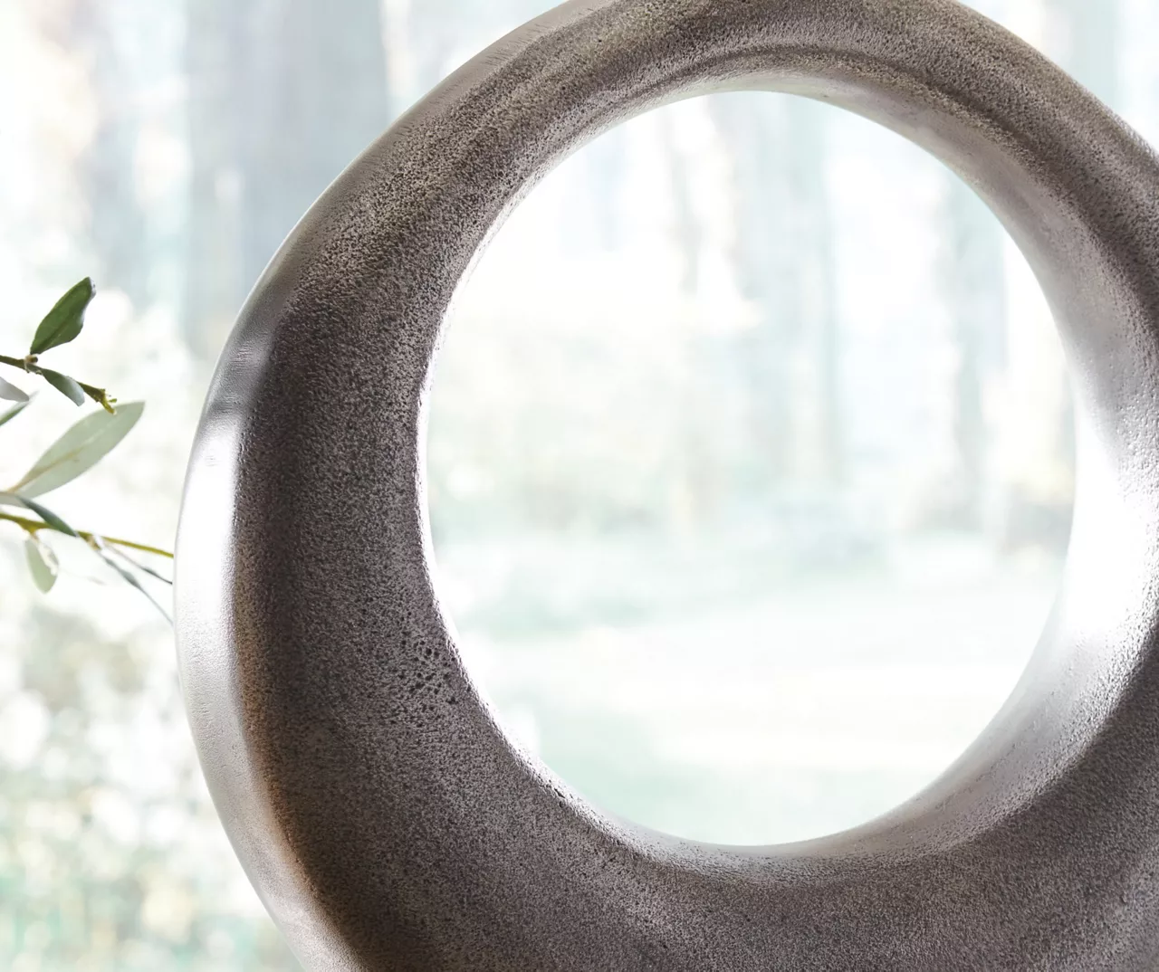 Antique Silver-Finish Saria Modern Table Lamp - Image 3