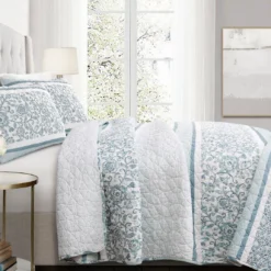 Nisha Floral Quilt Set