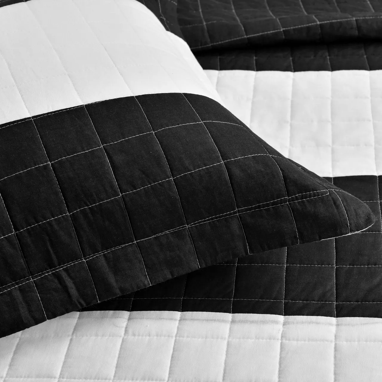 New Berlin Color Block Stripe Quilt Set - Image 19