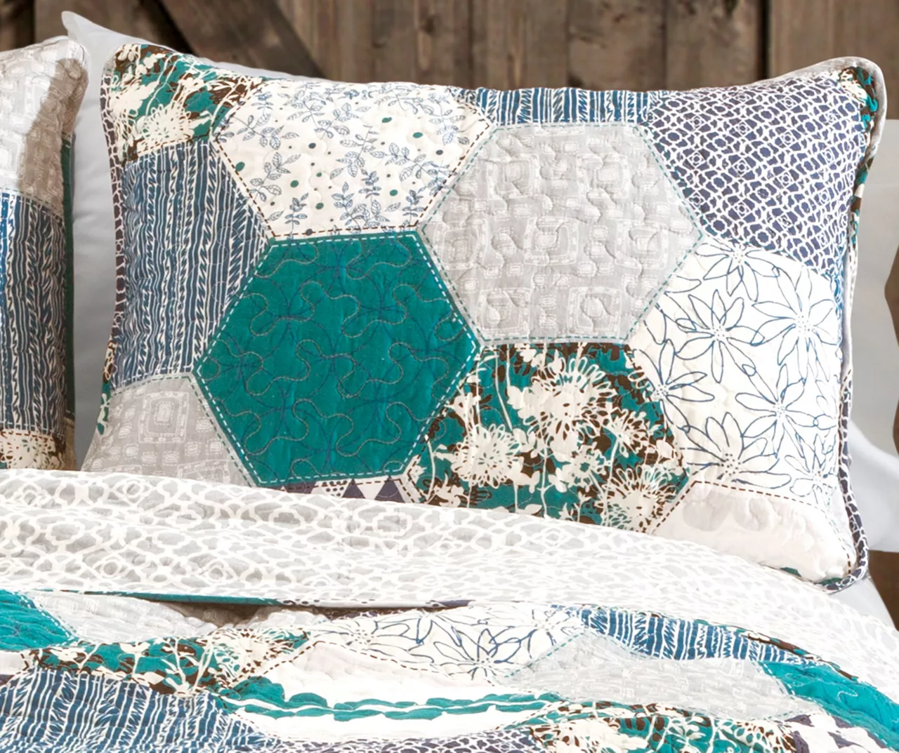 Briley Gray & Turquoise Geometric Hexagon Reversible Full/Queen 3-Piece Quilt Set
