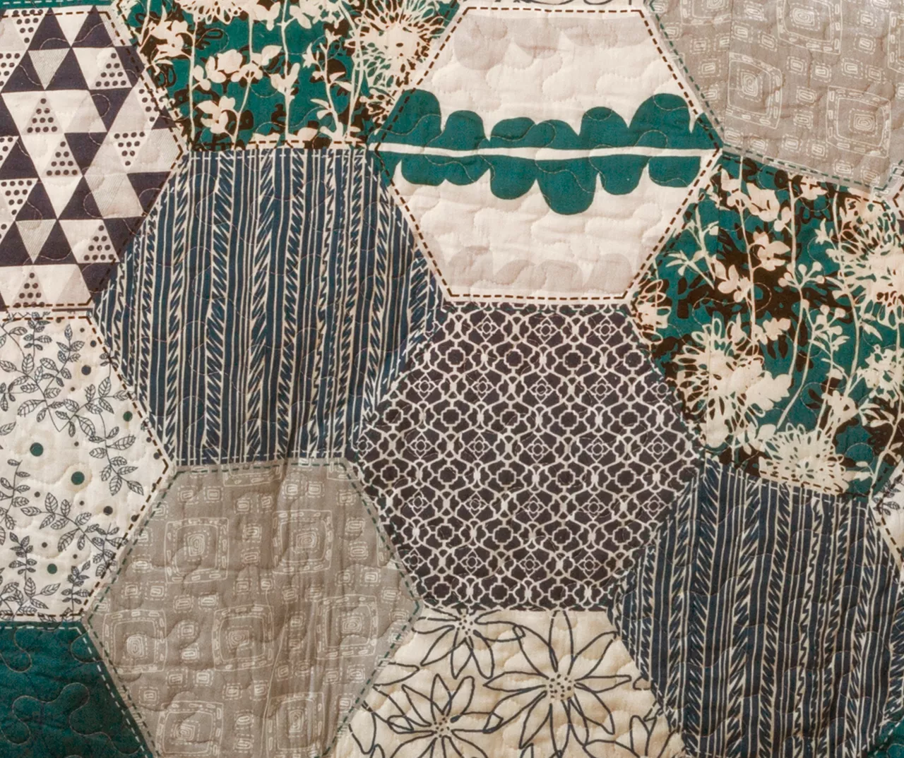 Briley Gray & Turquoise Geometric Hexagon Reversible Full/Queen 3-Piece Quilt Set - Image 2