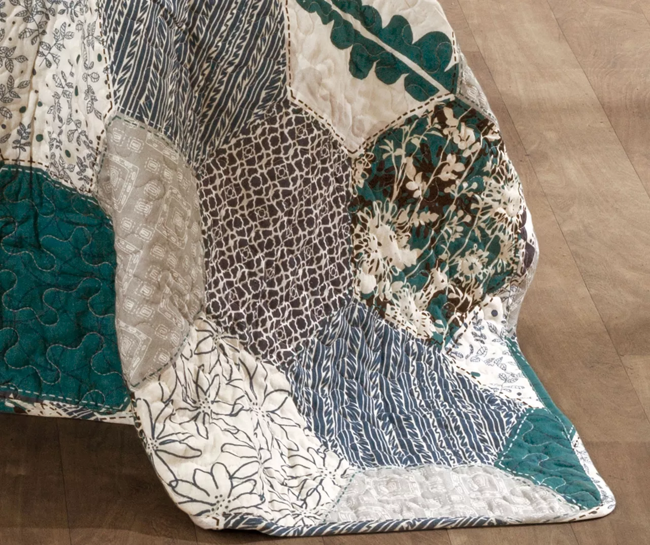 Briley Gray & Turquoise Geometric Hexagon Reversible Full/Queen 3-Piece Quilt Set - Image 3