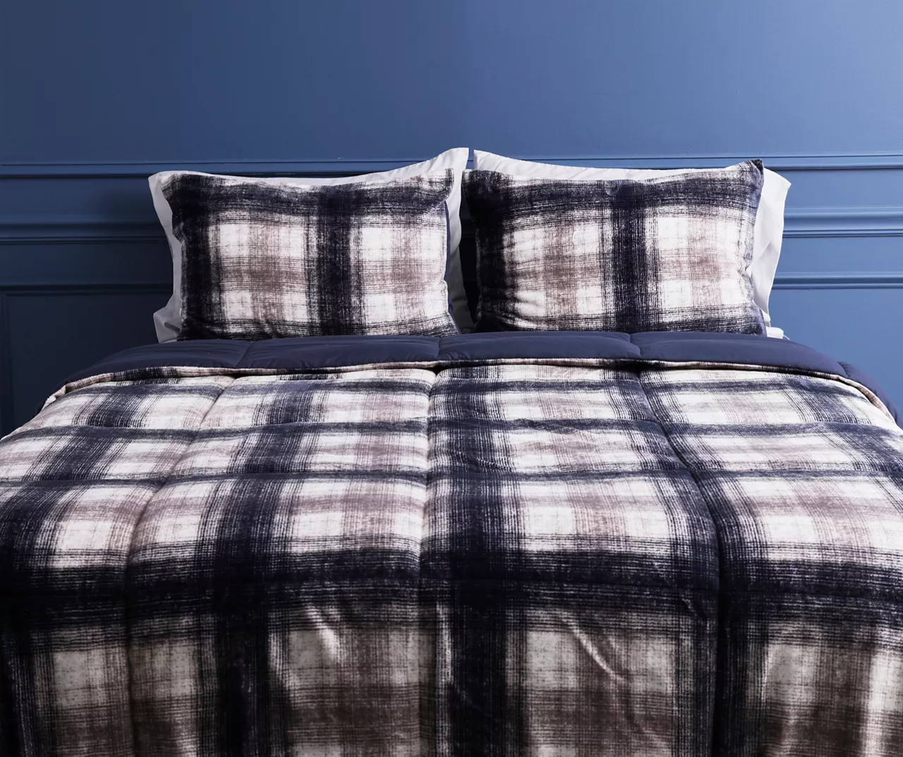 Serta Perfect Sleeper Navy & Tan Plaid Plush Velvet Comforter Set