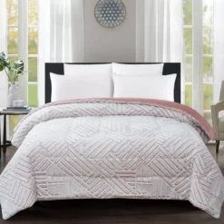 Pink Geometric Texture Faux Fur Full/Queen Comforter