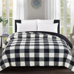 Broyhill Black & White Buffalo Plaid Faux Fur Comforter