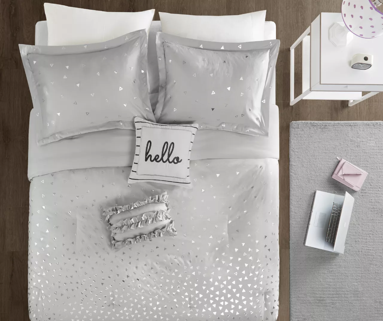 Nova Gray & Silver Metallic Triangle Full/Queen 5-Piece Comforter Set - Image 3