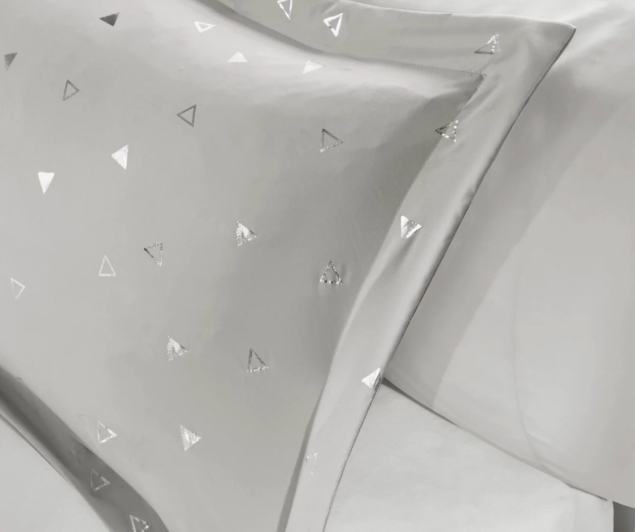 Nova Gray & Silver Metallic Triangle Full/Queen 5-Piece Comforter Set - Image 4