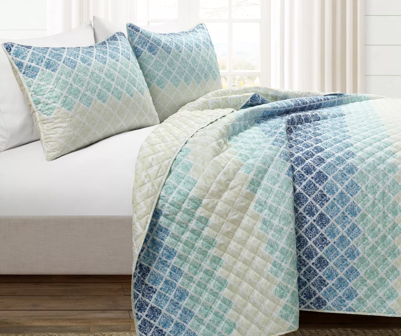 Blue & Navy Medallion Ombre Full/Queen 3-Piece Quilt Set - Image 2