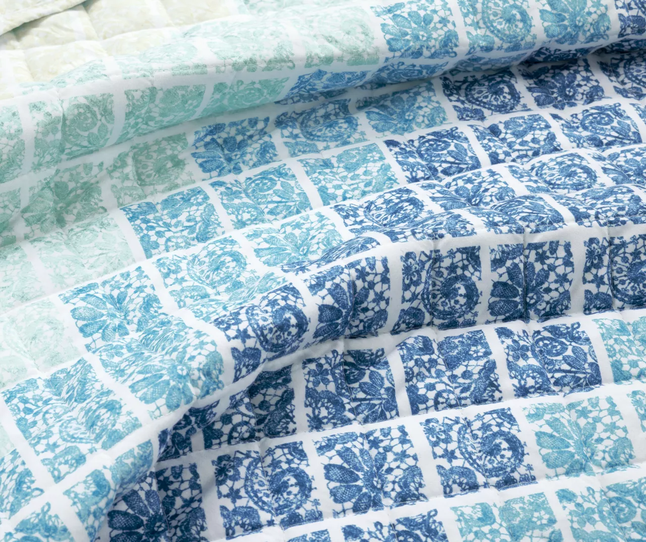 Blue & Navy Medallion Ombre Full/Queen 3-Piece Quilt Set - Image 4