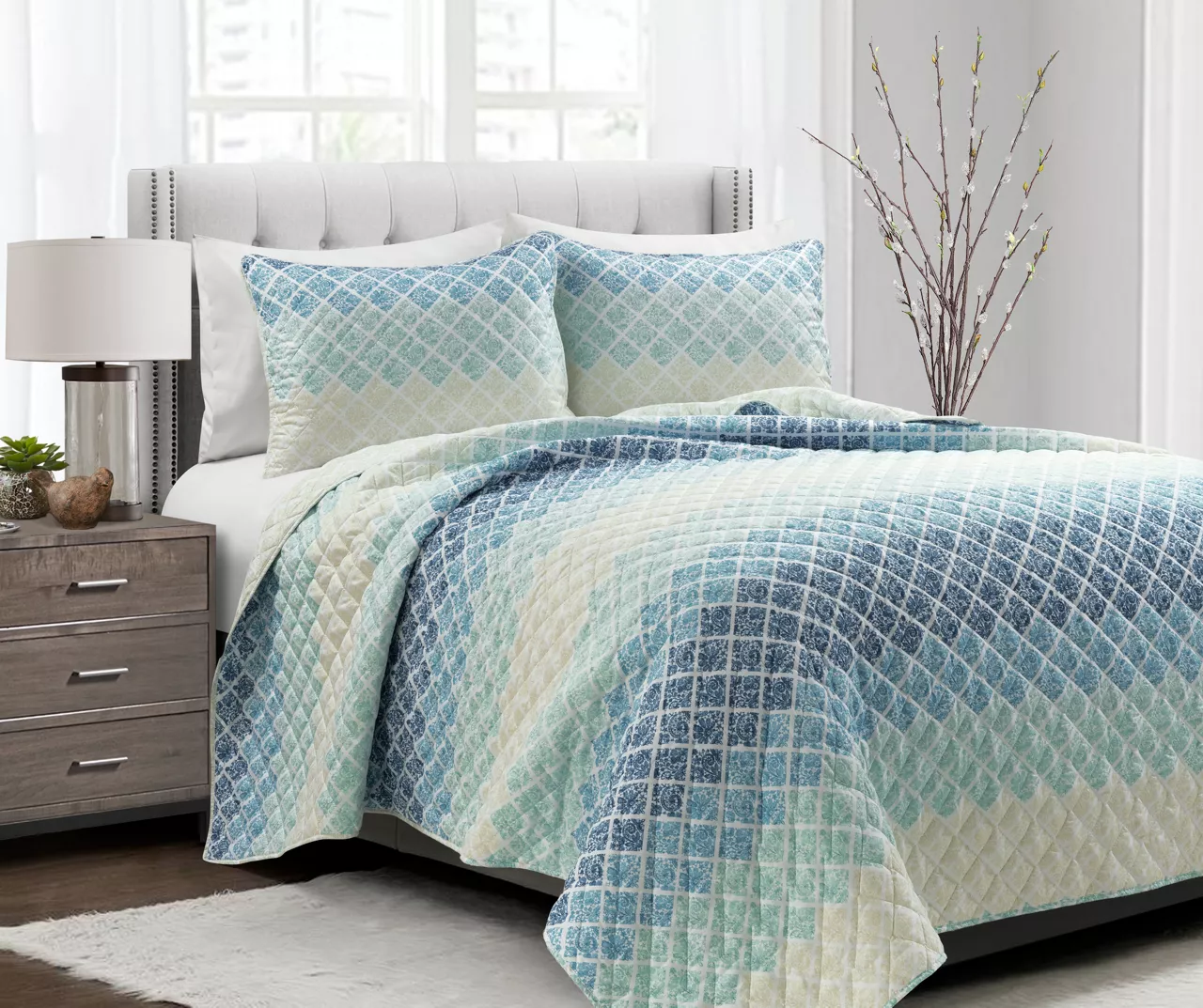 Blue & Navy Medallion Ombre Full/Queen 3-Piece Quilt Set