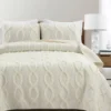 Avon Ivory Ruffled Helix Pattern Full/Queen 3-Piece Quilt Set