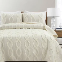Avon Ivory Ruffled Helix Pattern Full/Queen 3-Piece Quilt Set