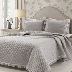 Ella Light Gray Ruffle & Lace-Trim Full/Queen 3-Piece Quilt Set