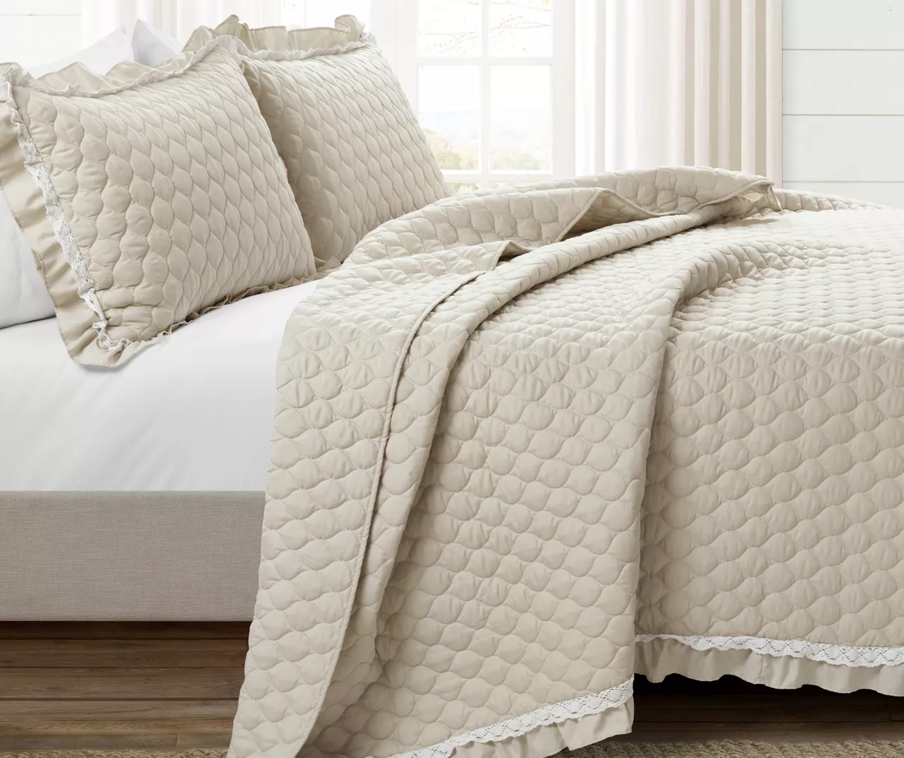 Ella Beige Ruffle & Lace-Trim Full/Queen 3-Piece Quilt Set - Image 2