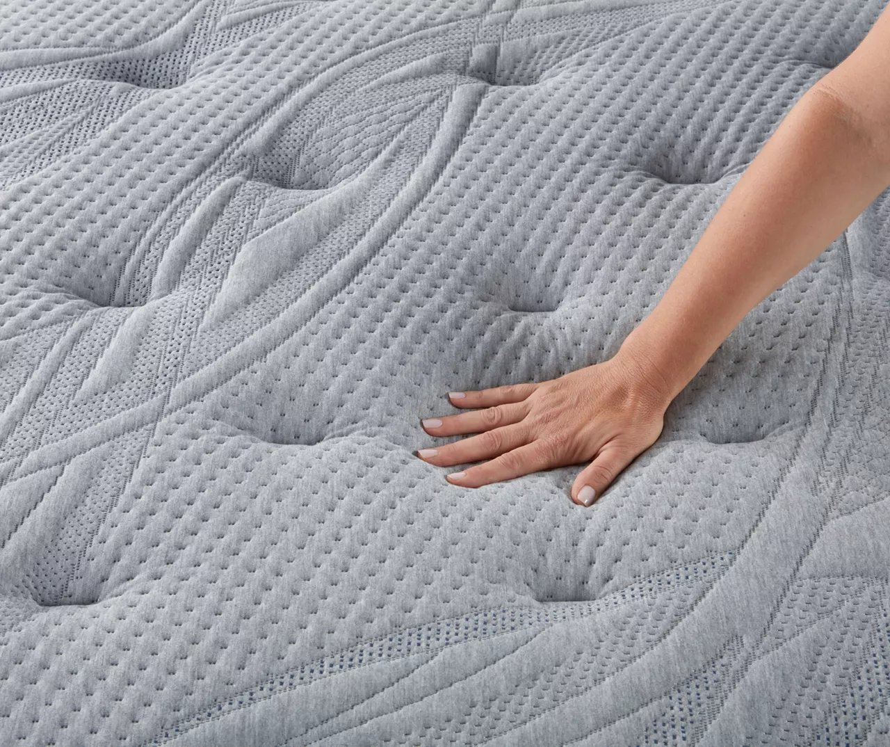 Broyhill By Serta Seymour Queen Plush Mattress & Low Profile Box Spring Set, Perfect Sleeper - Image 4